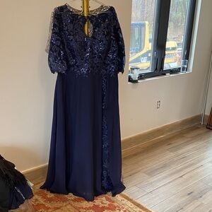 Elegant Navy Blue Evening Gown